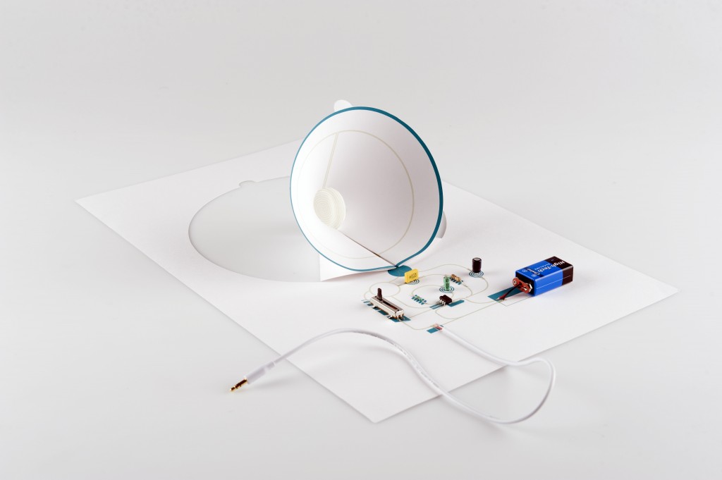 un speaker en papier Paper Video Games